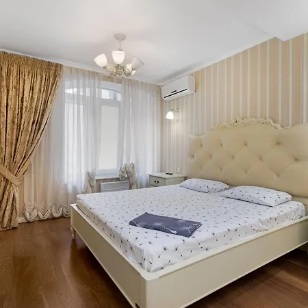 Apartment 10 Deribasivska Cozy Odesa